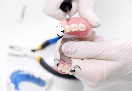 Protetyka, protezy, odbudowy zębów